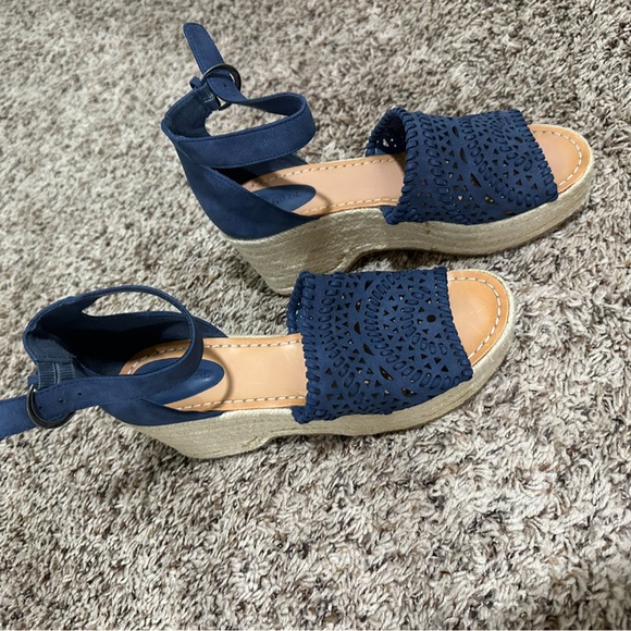 Indigo rd. Navy blue platform sandals NWOT - Picture 2 of 2